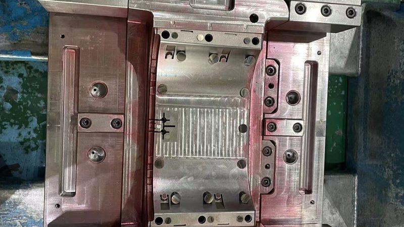 上海橡胶模具安装：关键步骤与注意事项**