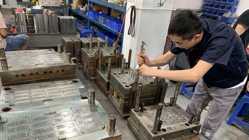 精密模具加工设备CNC型号：揭秘高效加工的秘密武器